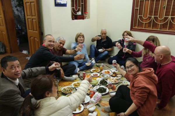 Cena con una familia local en Hanói