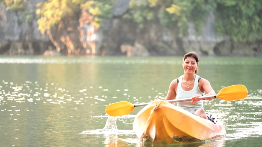 Kayak en la bahia Lan Ha