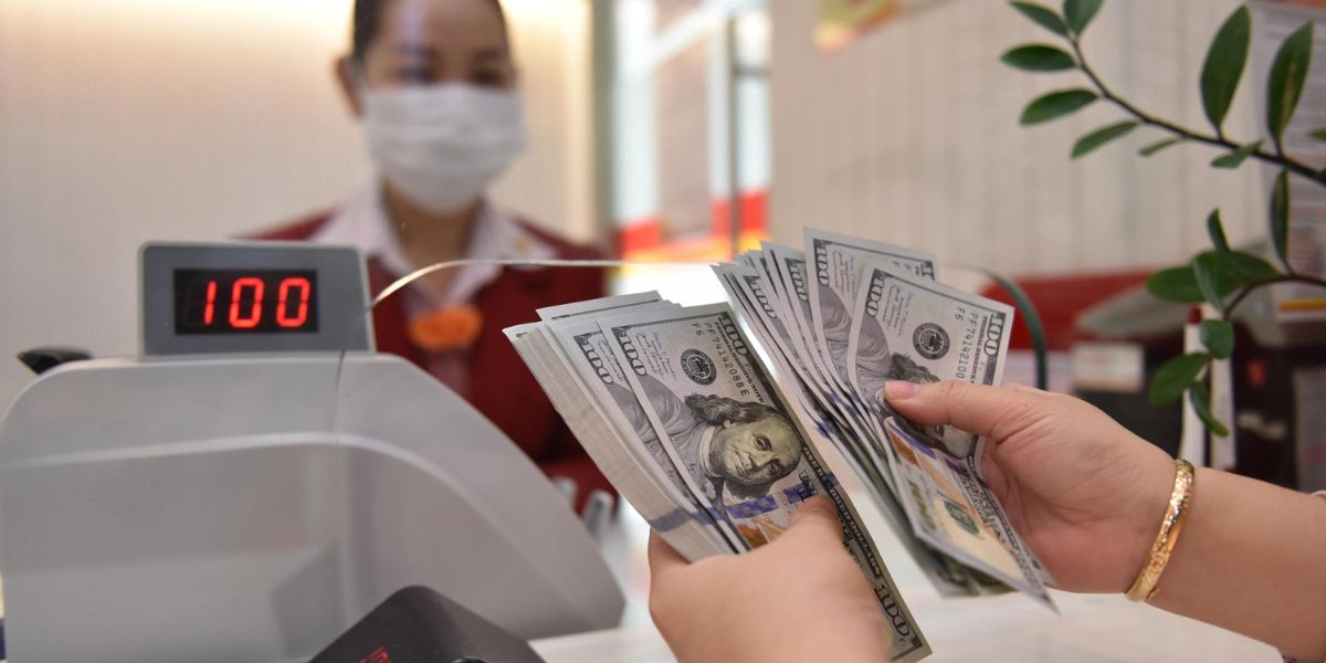 Cambiar dinero en Camboya: En el banco