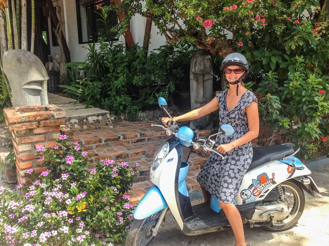 ¿Cómo moverse por Koh Lanta? - Alquilar una scooter